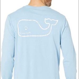 blue men’s vineyard vines tee